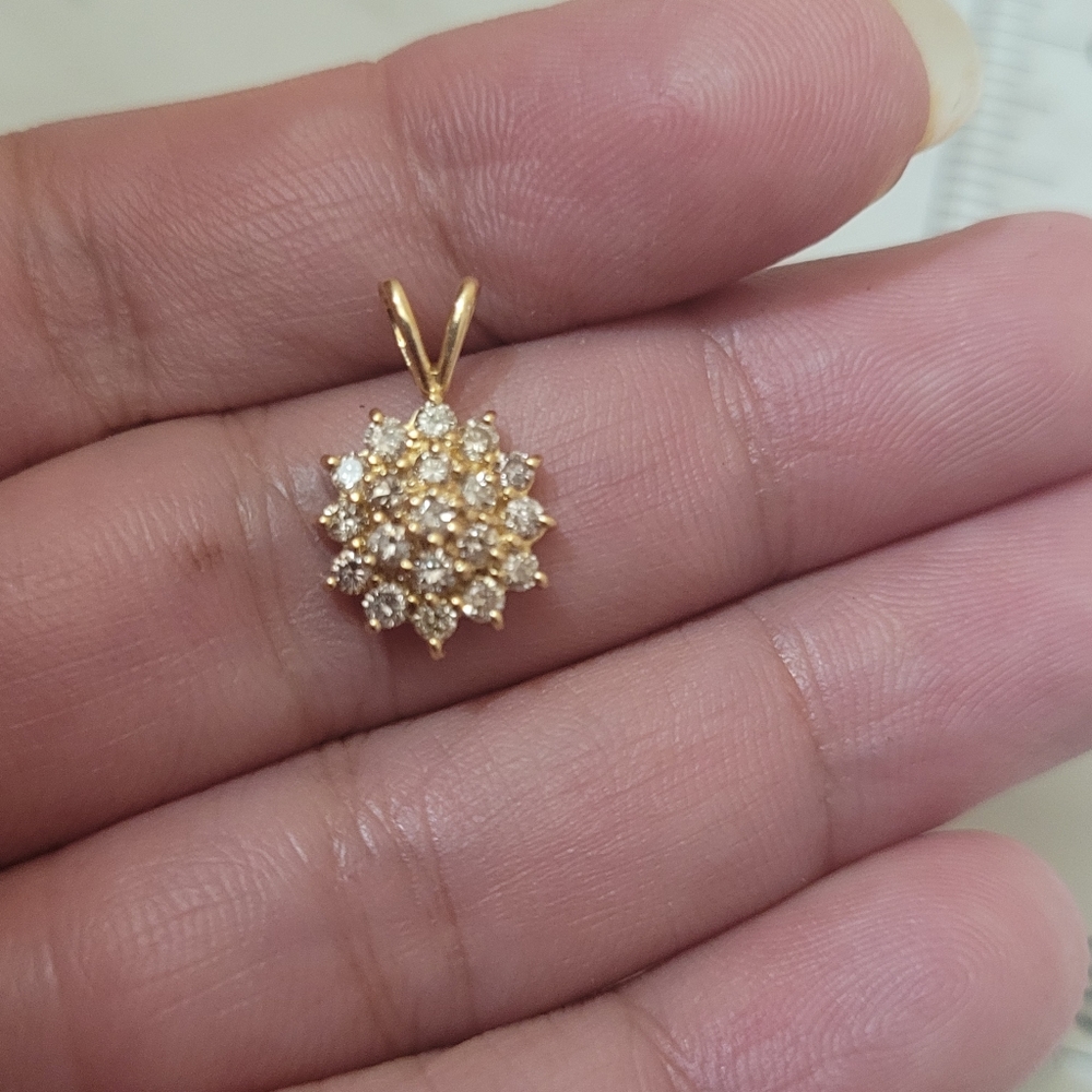18k Diamond pendant